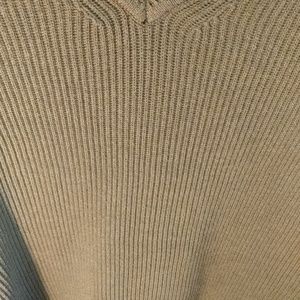 Izod Sweaters - Izod unisex sweater Brown v-neck Izod Sweaters - Izod unisex sweater Brown v-neck